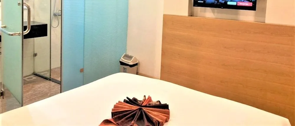 Tu Linh Palace Hotel