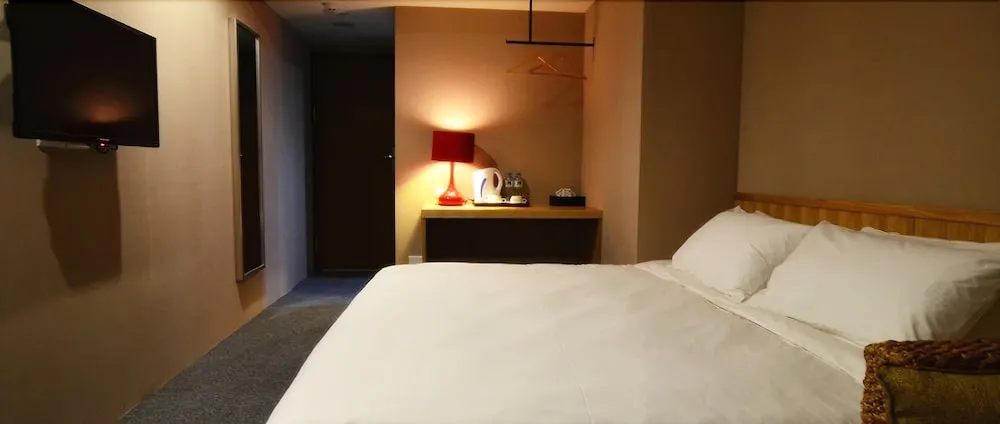 U Hotel (XIMEN)