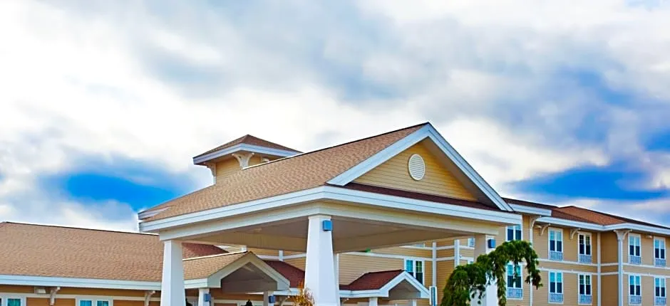 Holiday Inn Express & Suites Iron Mountain by IHG