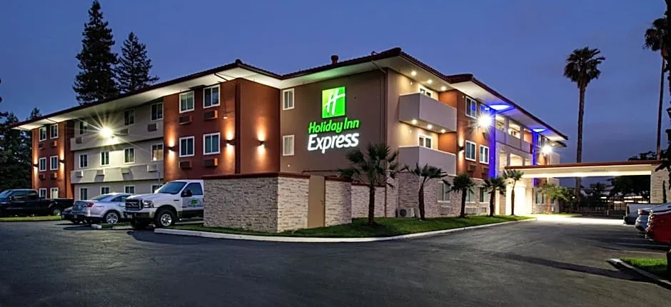 Holiday Inn Express Santa Rosa North By IHG