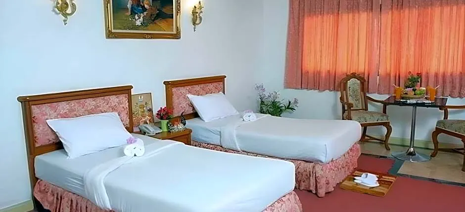 OYO 75466 13 Coins Bang Yai Hotel