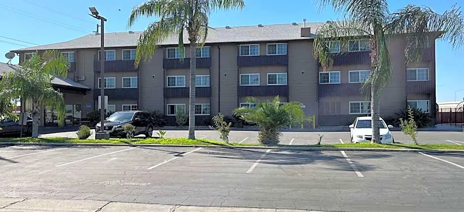 Studio 6 Suites Delano, CA