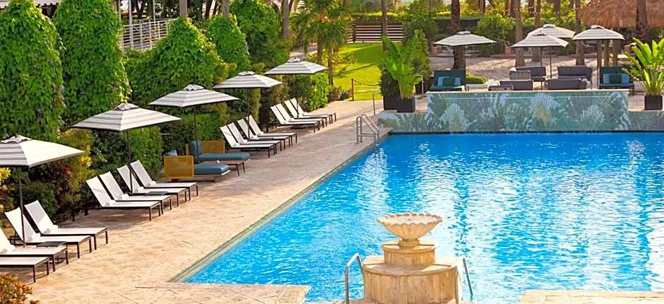 Kimpton Surfcomber Hotel