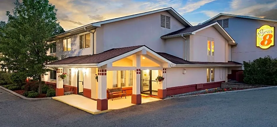 Super 8 by Wyndham Newburgh/West Point Stewart Intl Airport