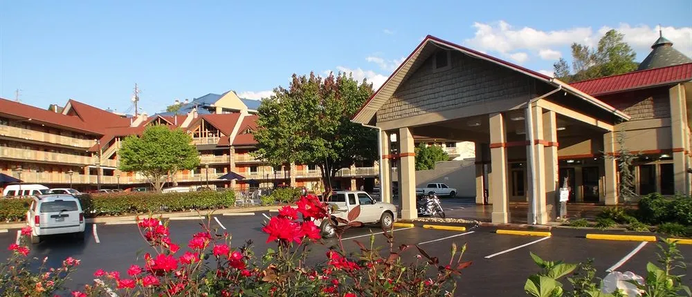Crossroads Inn & Suites