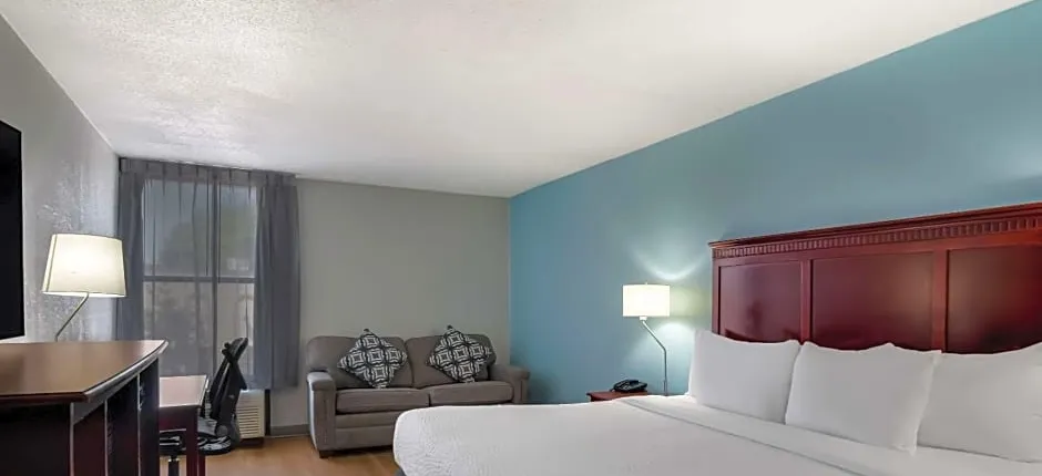 Clarion Inn And Suites Grand Rapids