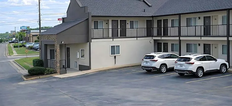 Quarters Inn & Suites