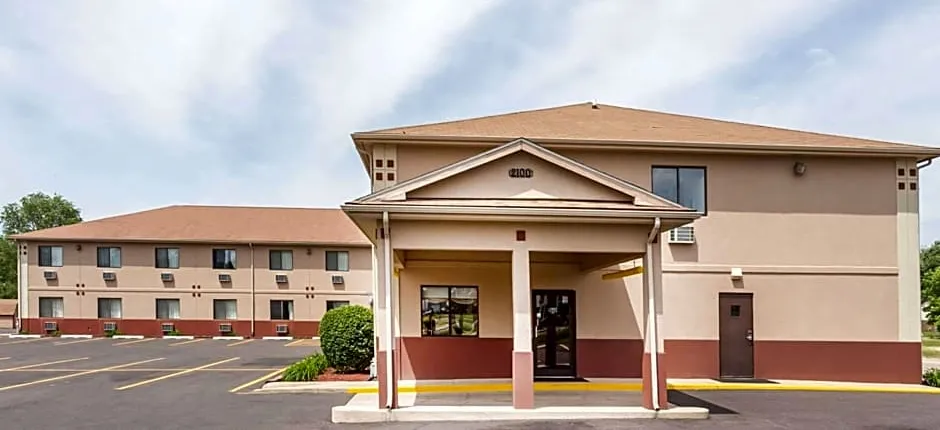 Super 8 by Wyndham Rock Falls Sterling Area