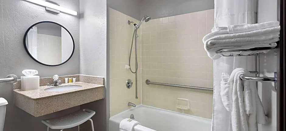 Super 8 by Wyndham St. Clairsville OH/Wheeling WV Area