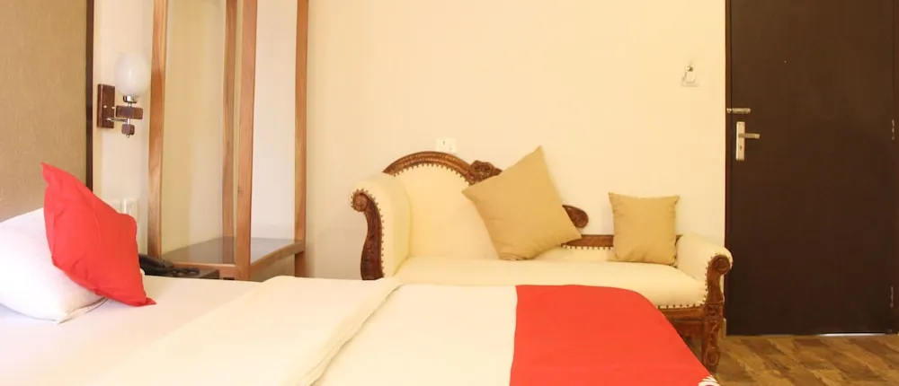 OYO 14353 Hotel Roxas