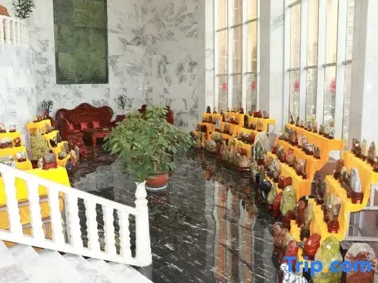 Xuanwei Meihuan Hotel