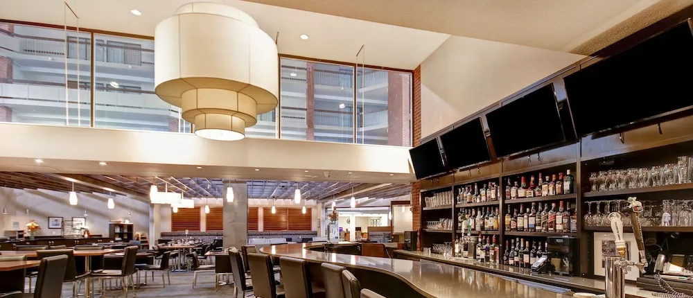 Holiday Inn Oakville Centre, an IHG Hotel