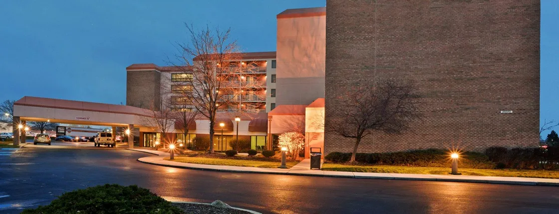 Hotel RL Cleveland Airport West