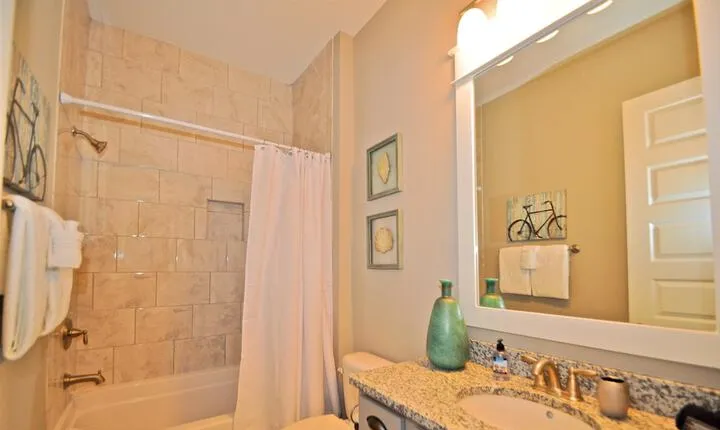 Hub a Hubba 2 Bedroom Condo by Coastal Dreamin