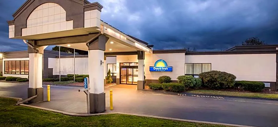 Days Inn by Wyndham Liberty