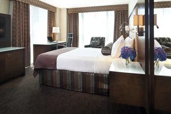 Holiday Inn Hotel & Suites Vancouver Downtown