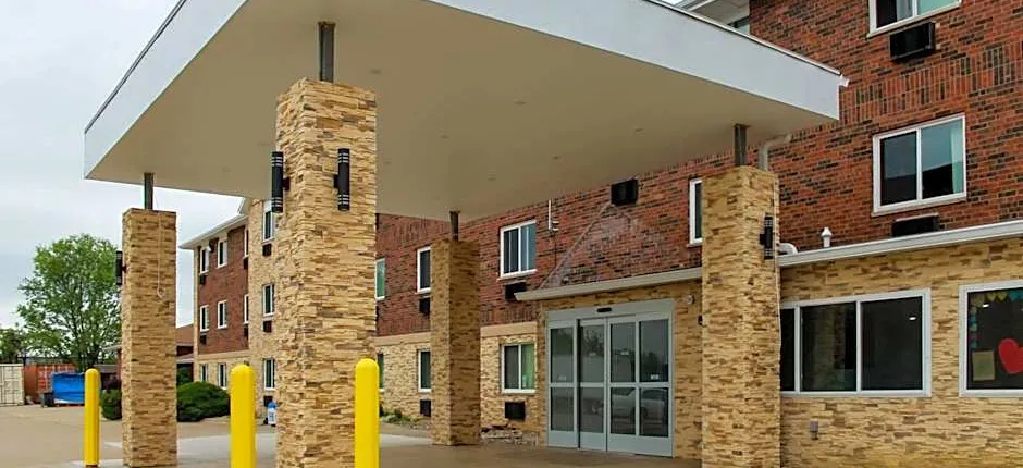 Clarion Pointe Bettendorf - Quad Cities