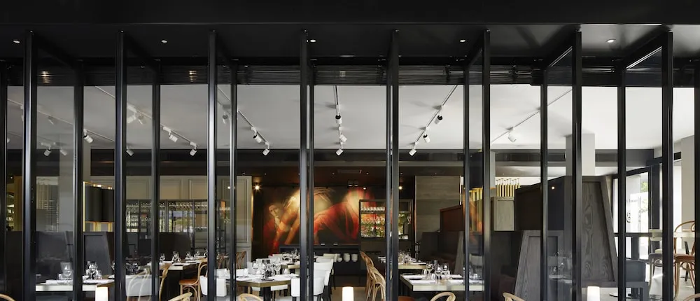 Burbury Hotel & Apartments