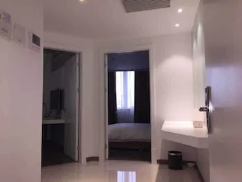 Yue Rong Ting Jingan Service Hotel