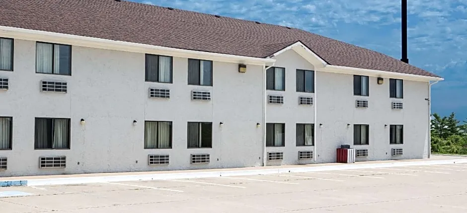 Super 8 by Wyndham Boonville