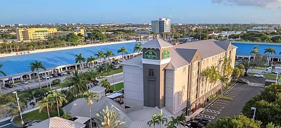 La Quinta Inn & Suites by Wyndham Miami Airport West