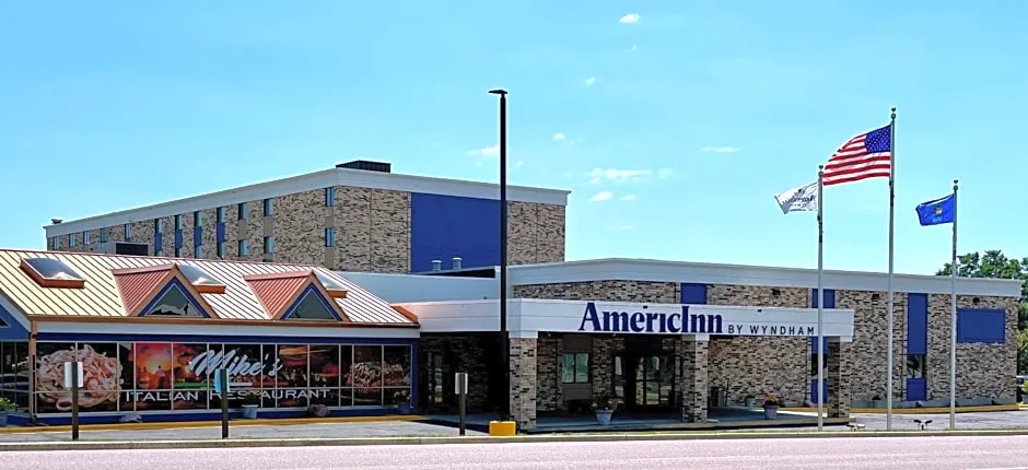 AmericInn & Suites by Wyndham Baraboo Event Center