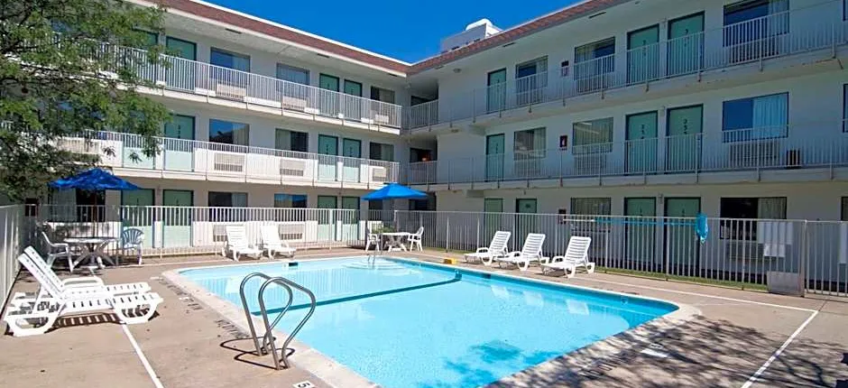 Motel 6-Roseville, MN - Minneapolis North