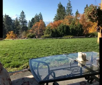 Bigfoot Lodge B & B, Hood River