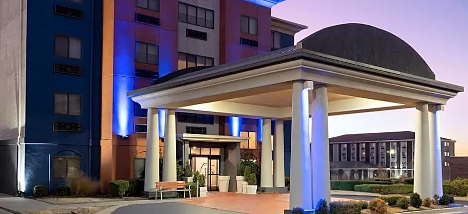 Holiday Inn Express & Suites Midwest City by IHG