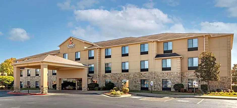 Comfort Inn & Suites Russellville I-40