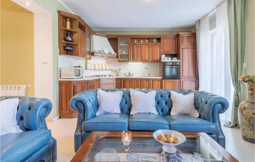 2 Bedroom Cozy Apartment In Pula