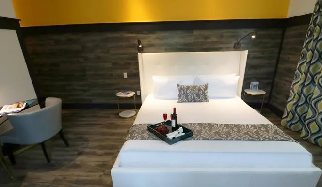 Catalina Hotel