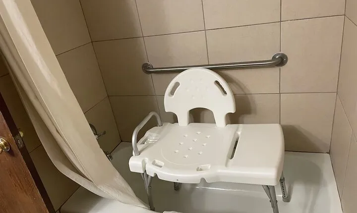 Days Inn & Suites by Wyndham Waterloo