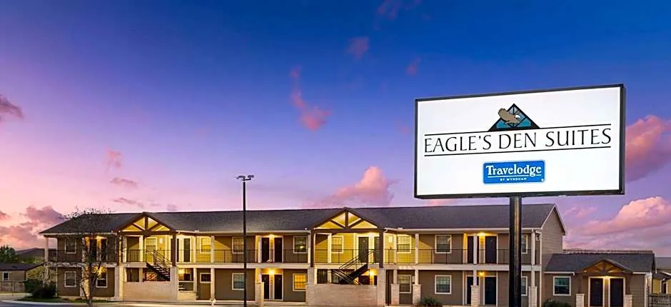 Eagle's Den Suites Cotulla a Travelodge by Wyndham