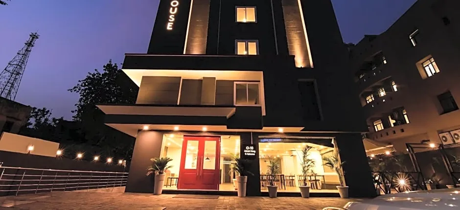 Super OYO Townhouse 036 C Scheme Ahinsa Circle
