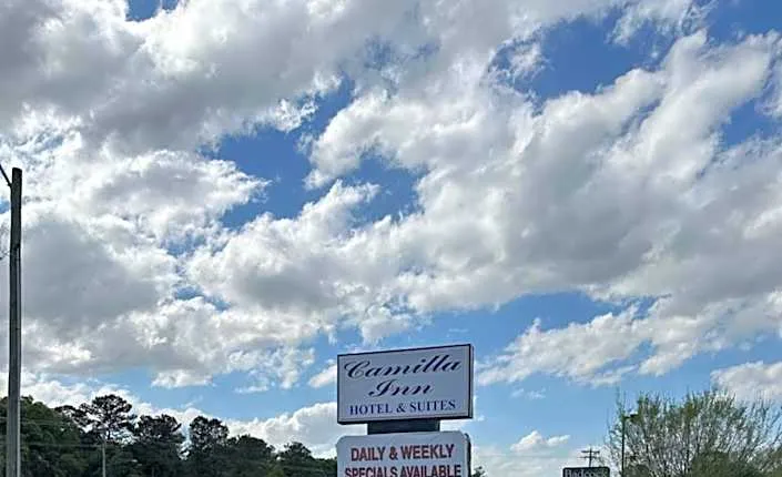 Camilla Inn & Suites