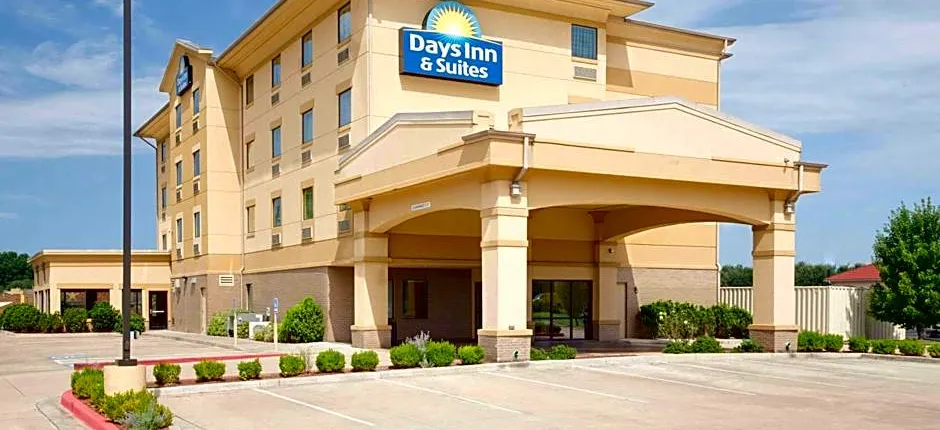 Days Inn & Suites by Wyndham Russellville