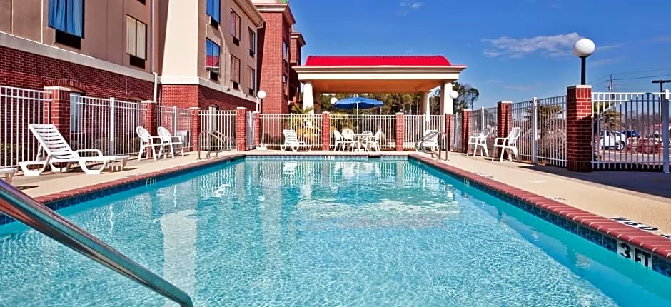 Holiday Inn Express Hotel & Suites Forest By IHG