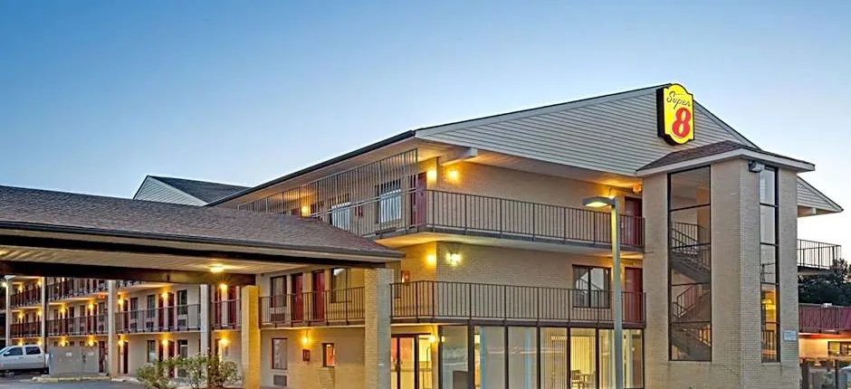 Super 8 by Wyndham Fredericksburg