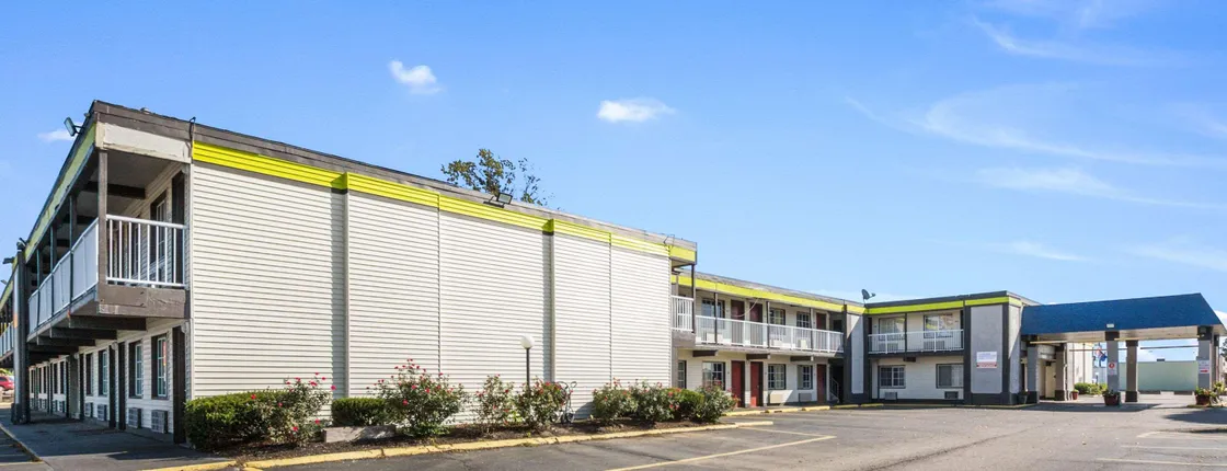 Econo Lodge Inn and Suites