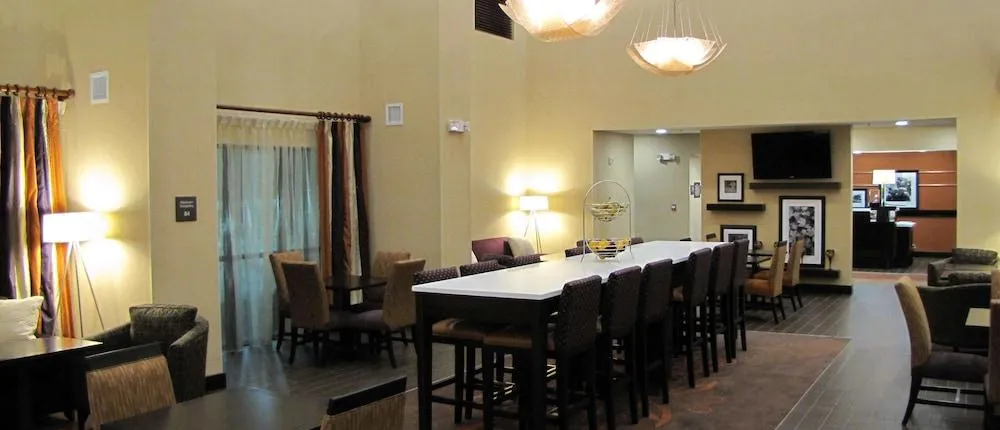 Hampton Inn & Suites Jamestown, ND
