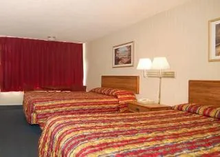 Econo Lodge Inn & Suites