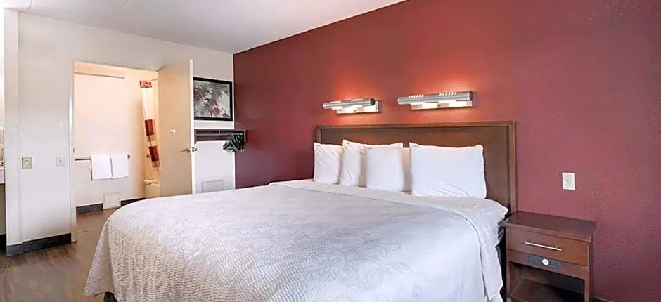 Super 8 by Wyndham Deerfield/Northbrook