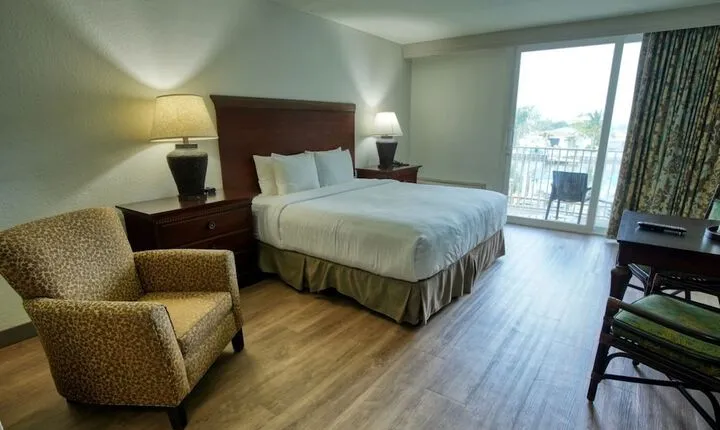 Treasure Island Hotel&Marina