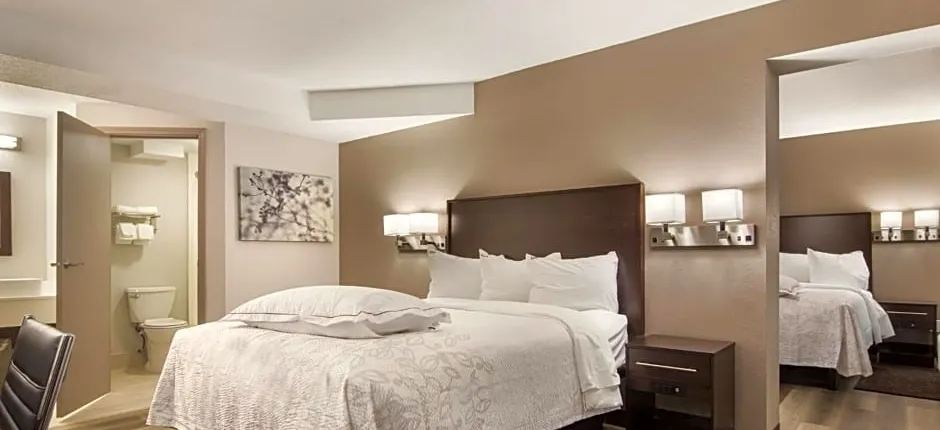 Red Roof Inn PLUS & Suites Erie