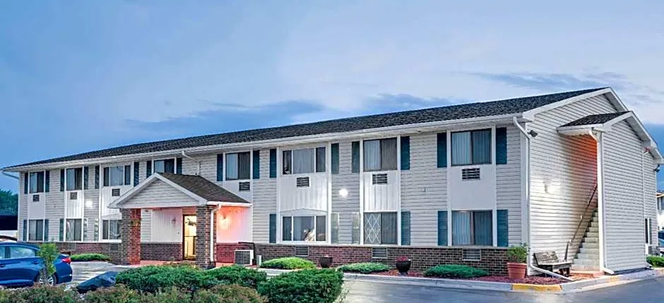 Super 8 by Wyndham Tomah Wisconsin