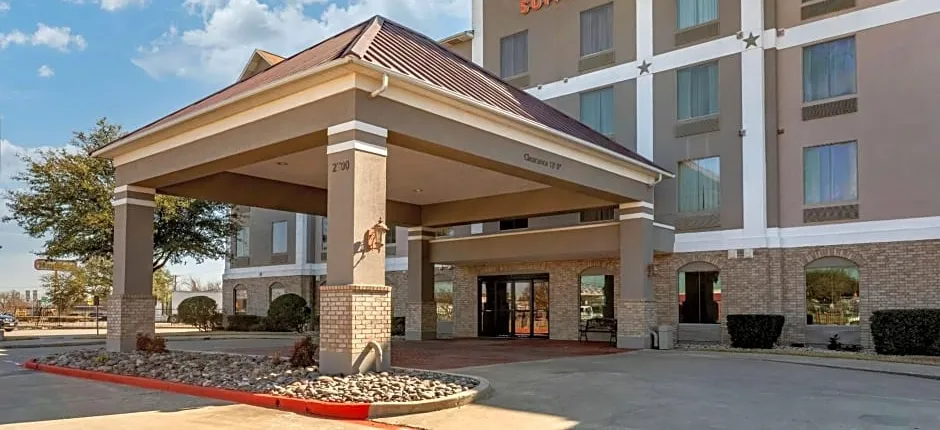 Comfort Suites Near Baylor University