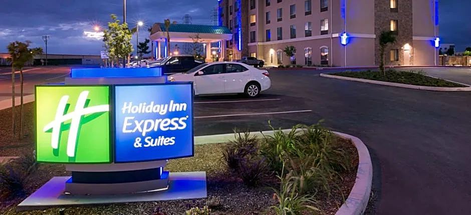 Holiday Inn Express & Suites Bakersfield Airport By IHG