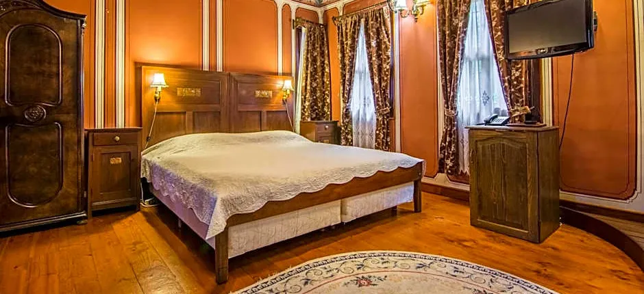 Old Legends Hotel