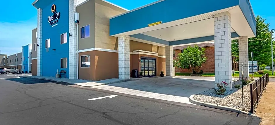 Quality Inn & Suites Evansville Downtown